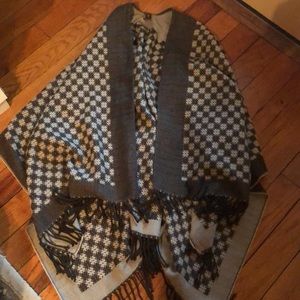 ADRIENNE VITADINI shawl